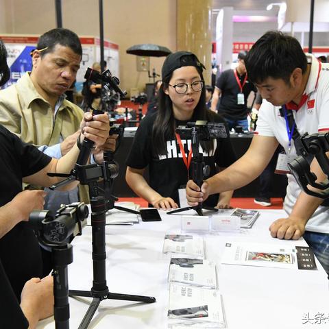 辐射4惊险瞬间:疯狗硬碰枪口!泰坦2健身达人秀高达操 辐射4惊险瞬间:疯狗硬碰枪口!泰坦2健身达人秀高达操