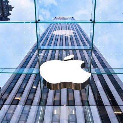 《Facebook股价跌至谷底，社交网络危机揭秘》