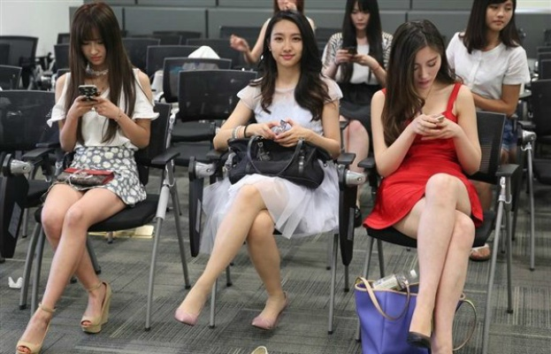 面试官与66个女模深入浅出游戏被喷下架,背后究竟藏着啥秘密?