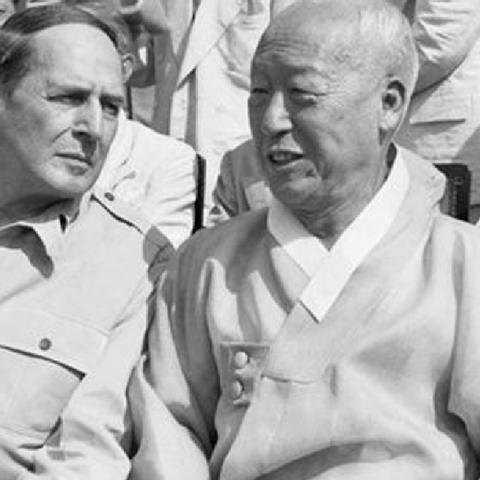 《不义联盟2》新截图曝光!命运博士震撼加盟! 《不义联盟2》新截图曝光!命运博士震撼加盟!