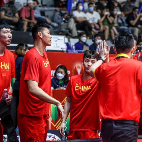 上海中心大厦抵御10级狂风,千吨“定海神针”摇摆稳定