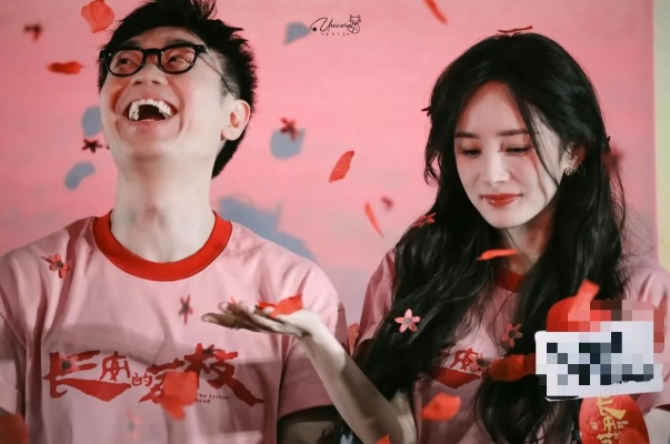 大鹏杨幂演夫妻:一个眼神就知道家庭地位 大鹏杨幂演夫妻:一个眼神就知道家庭地位