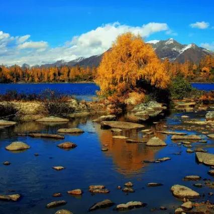 《最终幻想7》重制版第三部引擎升级，虚幻5打造沉浸式体验