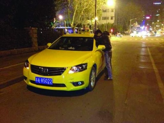 《赛博朋克2077》体验驾驶乐趣,轻松赚取现金,成为街头最潮出租车司机 《赛博朋克2077》体验驾驶乐趣,轻松赚取现金,成为街头最潮出租车司机