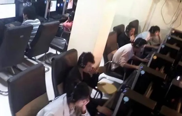 传奇网吧漏洞惊现，蹭机玩家惨遭胖揍！青春重启新游来袭！