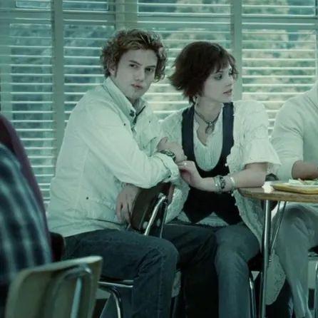 《吸血鬼崛起》热销半月，销量突破150万，玩家追捧新巅峰！