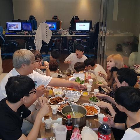 《守望先锋》新传奇皮肤引热议!官方承诺更多新皮肤即将上线 《守望先锋》新传奇皮肤引热议!官方承诺更多新皮肤即将上线