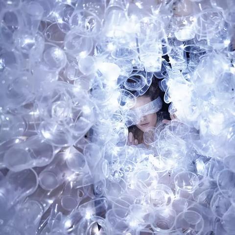 《星空》新图揭秘！探寻神秘洞穴，发现宇宙奇观震撼呈现