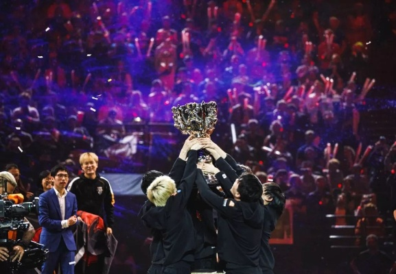 FPX荣耀加冕!S9《LOL》总决赛3-0横扫G2夺冠创辉煌 FPX荣耀加冕!S9《LOL》总决赛3-0横扫G2夺冠创辉煌