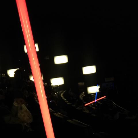 倒抓光剑绝技惊艳!凯洛·伦《鬼泣5》MOD实演新高度 倒抓光剑绝技惊艳!凯洛·伦《鬼泣5》MOD实演新高度