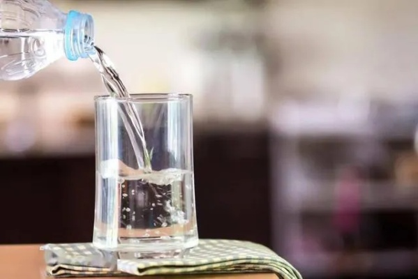 亨利独门秘制:生命之水配方大揭秘,解锁健康新境界 亨利独门秘制:生命之水配方大揭秘,解锁健康新境界