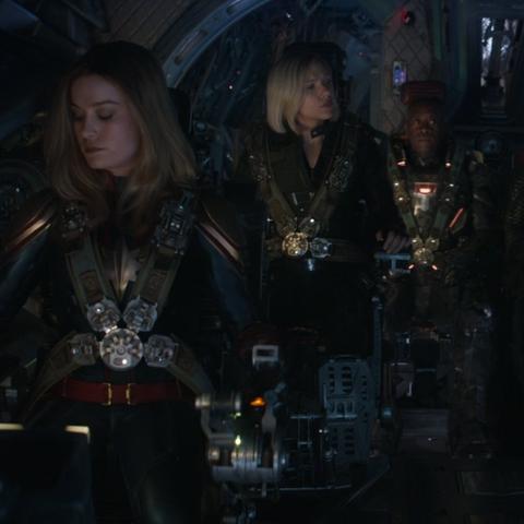 黑寡妇惊奇队长狂爱灭霸手套珠宝，霸气闪耀新潮流