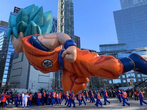 超级赛亚人悟空感恩节盛大亮相，2018美国游行独领风骚