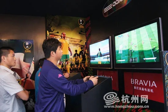 足球迷新宠:60%粉丝沉迷游戏胜过现场观赛体验 足球迷新宠:60%粉丝沉迷游戏胜过现场观赛体验