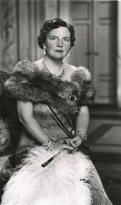 荷兰新势力揭晓:智慧女王威廉明娜引领文明新篇章 荷兰新势力揭晓:智慧女王威廉明娜引领文明新篇章