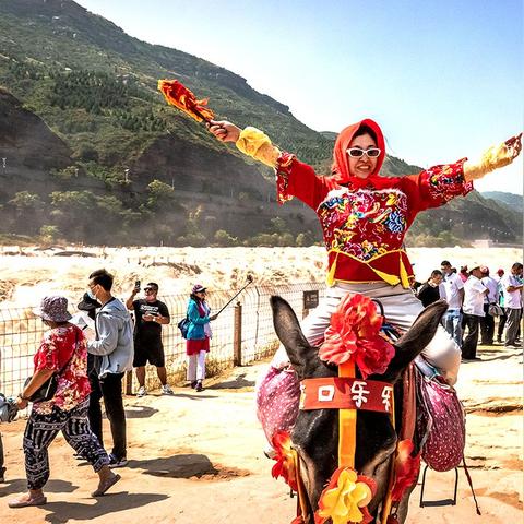 水泥融合奇观：揭秘玩家与建筑无缝融合新体验