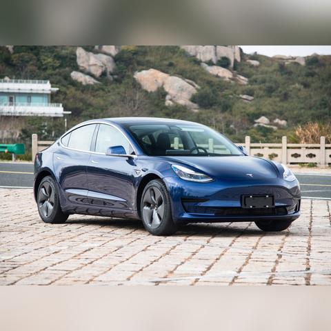 三十冠荣耀加冕，《绝地求生》销量霸榜新巅峰