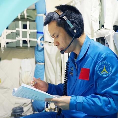 《探险启程:揭秘《我的世界》故事模式全8章传奇之旅》 《探险启程:揭秘《我的世界》故事模式全8章传奇之旅》