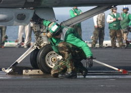《森林之子》滑翔翼弹射器获取攻略,解锁空中翱翔新体验 《森林之子》滑翔翼弹射器获取攻略,解锁空中翱翔新体验