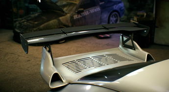 《极品飞车19》PC性能极限揭秘：980Ti显卡帧率瓶颈解析