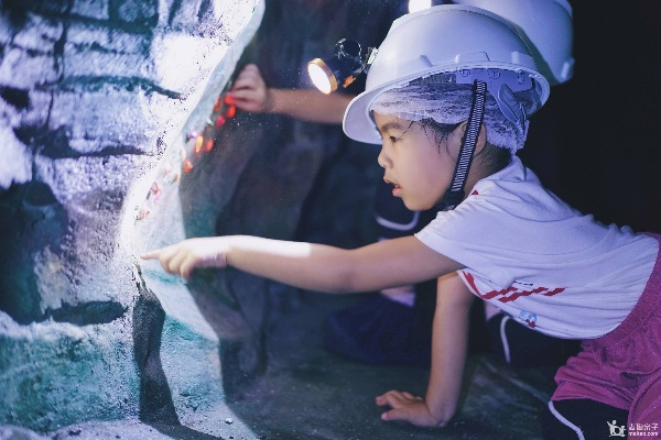 神秘地穴探险,童影揭秘新篇章 神秘地穴探险,童影揭秘新篇章