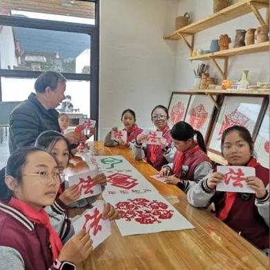 《86年四月》深度解析:揭秘沉浸式体验新篇章 《86年四月》深度解析:揭秘沉浸式体验新篇章