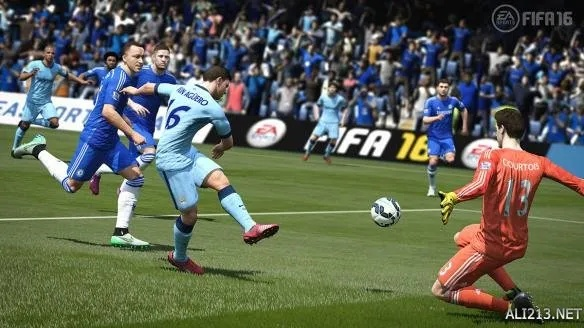 《FIFA15》猪队友奇遇记：揭秘全新游戏BUG狂欢盛宴