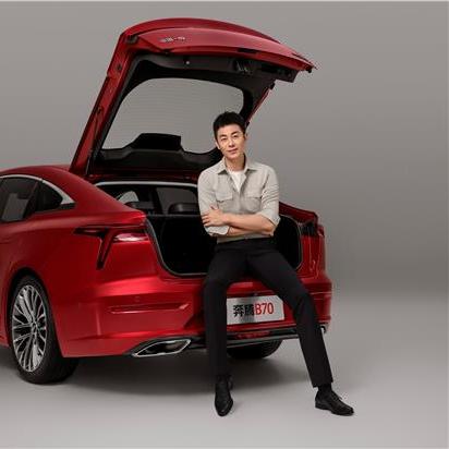 《赛车计划》惊艳画面曝光：真实雨滴打造视觉盛宴