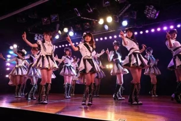 《零式新曲：揭秘AKB48改编传奇》