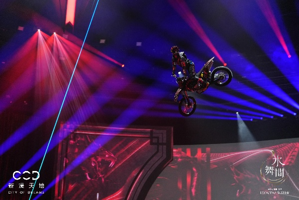 女骑士飞跃新突破,揭秘极限空中舞 女骑士飞跃新突破,揭秘极限空中舞