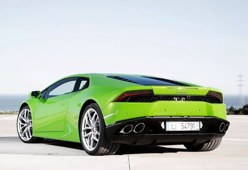 《侠盗猎车5》迈克尔狂飙美女相伴，惊险撞警车瞬间壁纸曝光