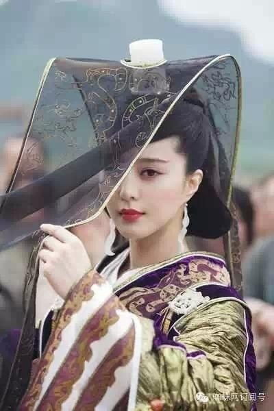 十大绝美霸气回头率爆表的装束,奶萌与姐范儿并存! 十大绝美霸气回头率爆表的装束,奶萌与姐范儿并存!