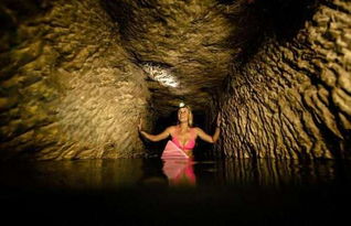 绝美探险家:揭开神秘古墓的奇幻之旅 绝美探险家:揭开神秘古墓的奇幻之旅