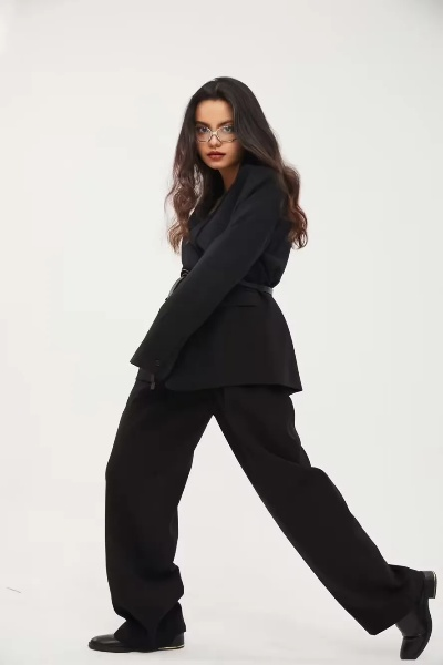 前模特Kerri竞选县议员，美丽力量助力社区发展