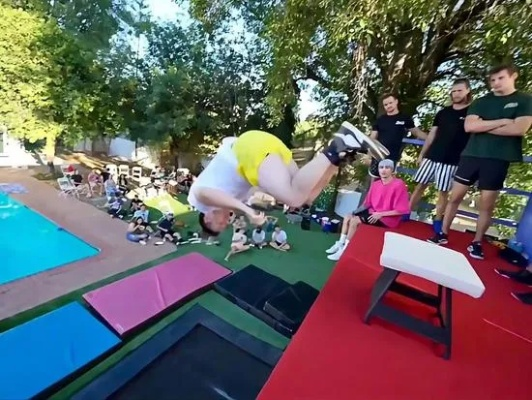 蹦床摔跤巅峰挑战,体验《GetOnTop》全新竞技乐趣 蹦床摔跤巅峰挑战,体验《GetOnTop》全新竞技乐趣