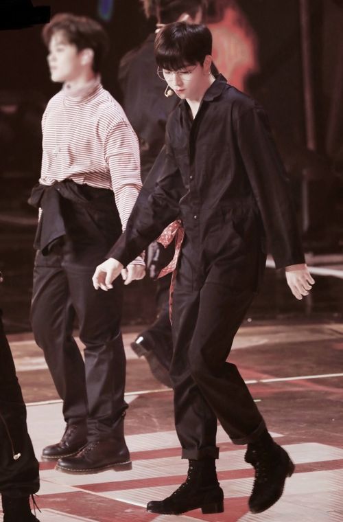 纯爷们儿必备!酷炫穿搭,彰显真男人风采 纯爷们儿必备!酷炫穿搭,彰显真男人风采