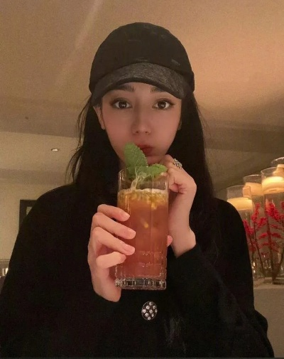 热巴发100多张自拍藏了多少游戏彩蛋?玩家一眼看穿的细节太绝了! 热巴发100多张自拍藏了多少游戏彩蛋?玩家一眼看穿的细节太绝了!