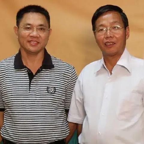 《天下手游》新手逆袭攻略：捡装备，登顶巅峰！