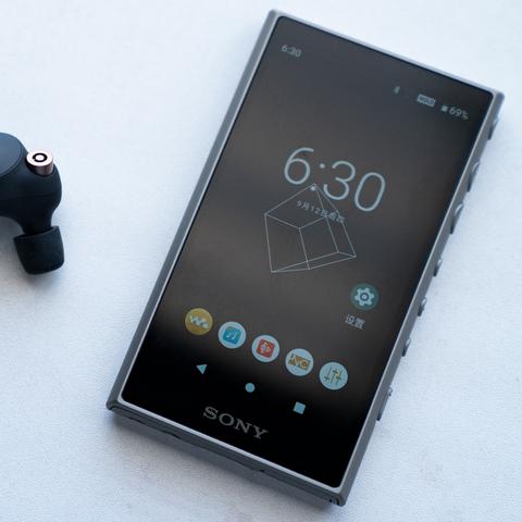 《PS VR开箱大揭秘！索尼最新VR设备抢先看》