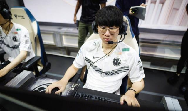 IG战队Ning专访：揭秘千万鞋服投资背后的电竞人生