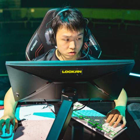 《无畏契约》全解析：精准瞄准、经济策略与穿透奥秘深度揭秘