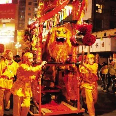 舞动魅力，夺目焦点揭秘：娱乐解说新视角