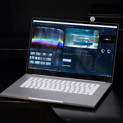 雷蛇新款灵刃16/18游戏本上架,最高配RTX 5090！速来预约