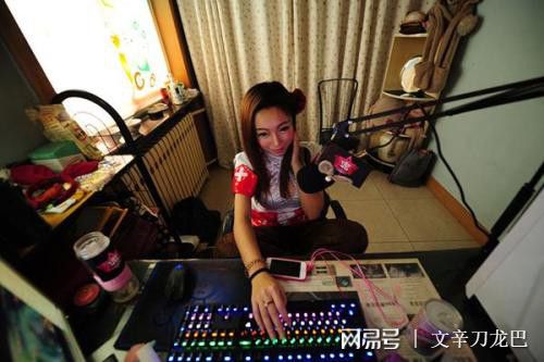 油管游戏主播的生活，真实日常藏着哪些不为人知的生存法则？