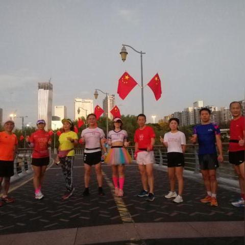 《无畏契约》套装剖析：胧夜月华性价比解析，入手必备！