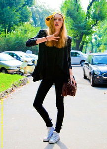 《白毛御姐大长腿!腾讯新游值不值?揭秘“接盘侠”真相》 《白毛御姐大长腿!腾讯新游值不值?揭秘“接盘侠”真相》