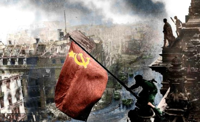 《英雄连2》柏林之战:红旗飘扬,胜利在望! 《英雄连2》柏林之战:红旗飘扬,胜利在望!