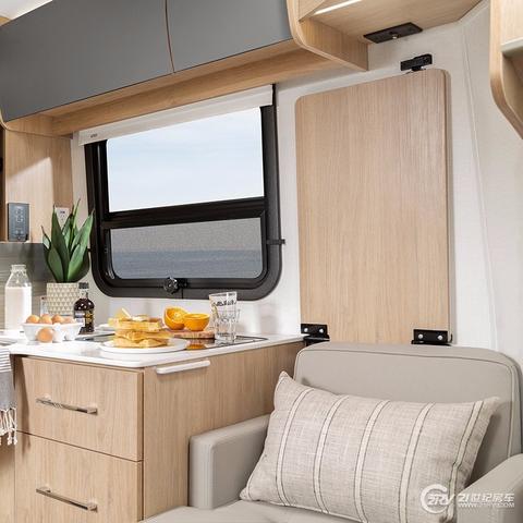 《Oculus Rift加持！《超级房车赛：汽车运动》沉浸式体验新篇章》